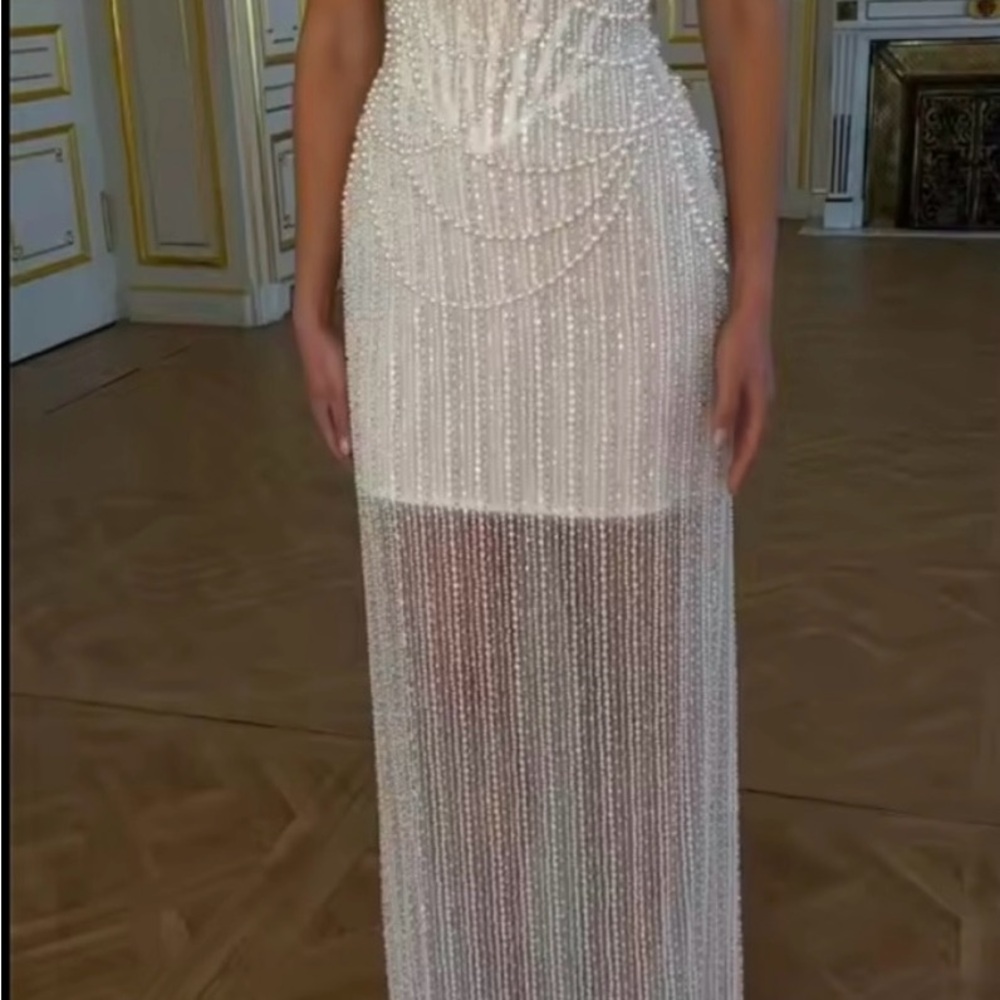 Elegant White Strapless Dress - Picture 4 of 7